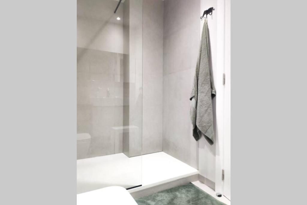Apartamento Recien Reformado En Primera Linea Con Vistas A La Playa De La Almadraba 베니카씸 외부 사진